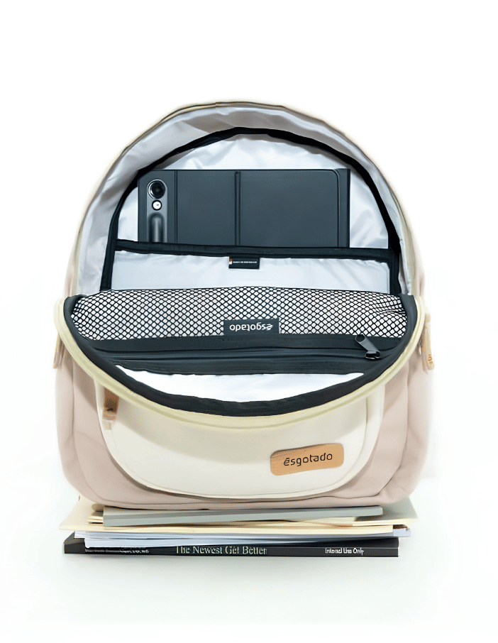Detail kompartemen backpack Esgotado